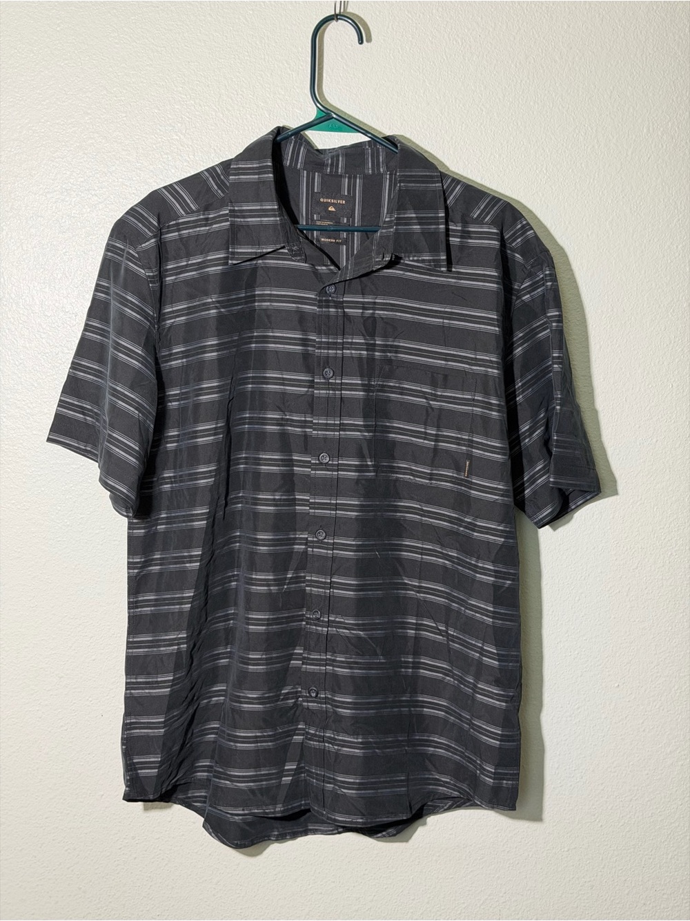 Quiksilver Shirt Men's Sz L Modern Fit Gray Short Sleeve Button Down Quicksilver